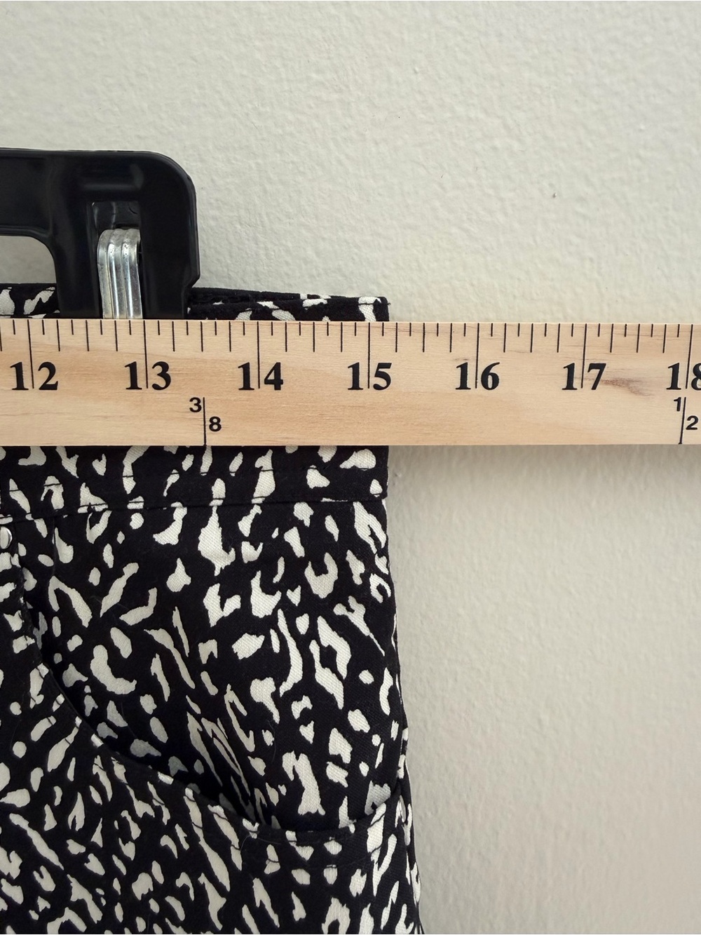 89th & Madison Black and White Animal Print Jean Shorts Size 6 - Picture 10 of 13